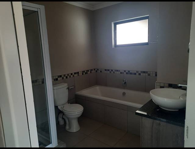 3 BEDROOM TOWNHOUSE TO LET IN LANGENHOVENPARK